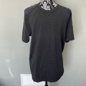 Lululemon Mens Medium Top